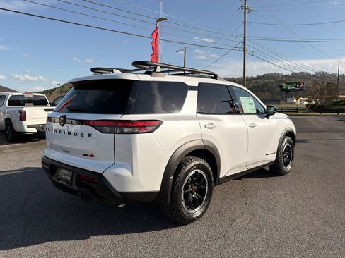 New 2026 Nissan Pathfinder SV image 4