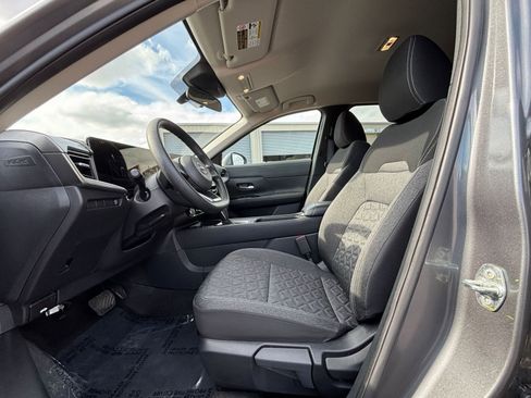 Used 2025 Nissan Kicks SV image 24