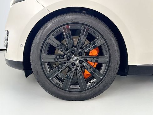 Used 2023 Land Rover Range Rover Long Wheelbase SE image 34