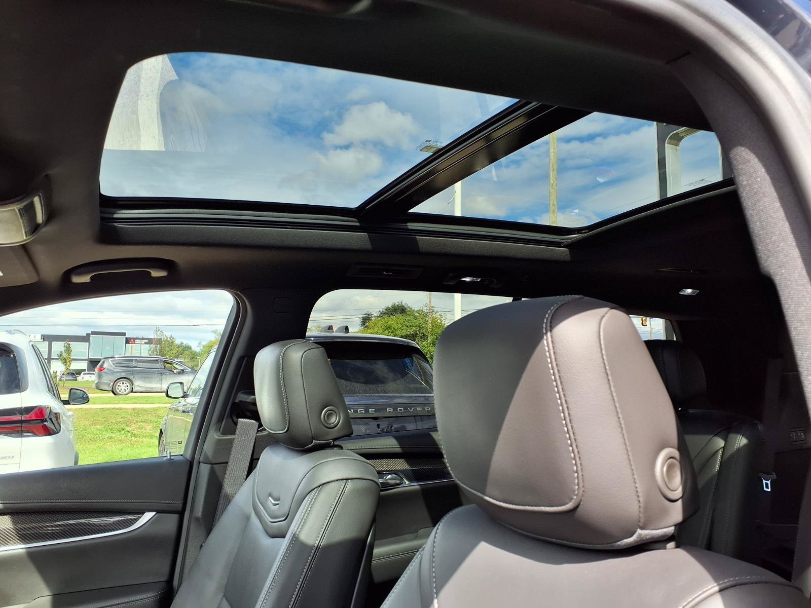 Used 2025 Cadillac XT6 Sport AWD/4WD image 17