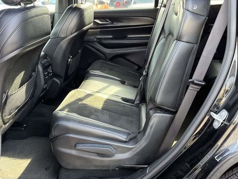 Used 2024 Jeep Grand Cherokee L Laredo image 15