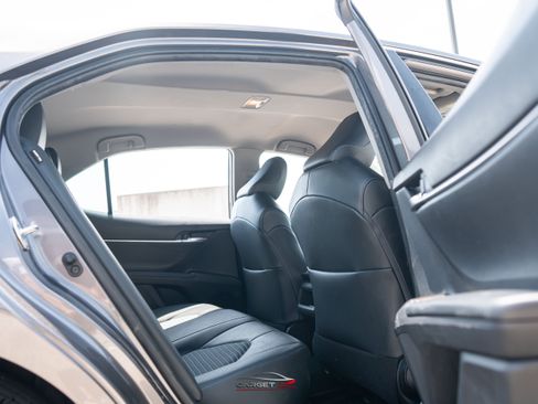 Used 2021 Toyota Camry SE FWD image 19