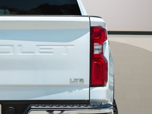 Used 2023 Chevrolet Silverado 2500 LTZ image 11