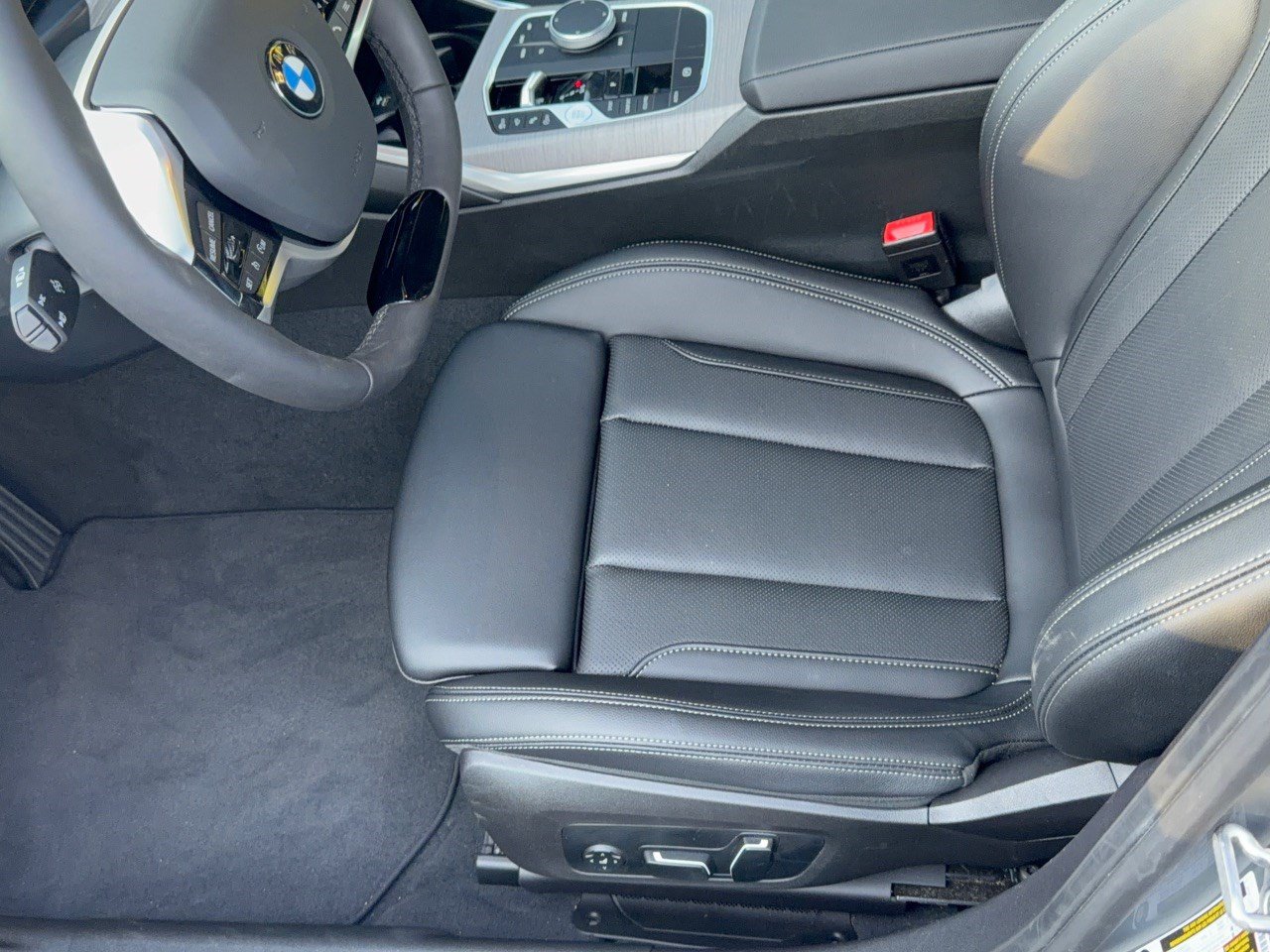 Certified 2026 BMW 330i Sedan RWD image 5