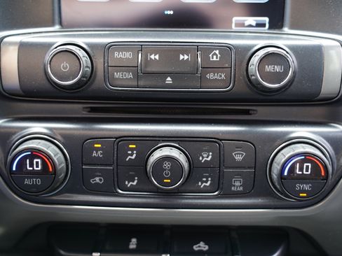 Used 2018 Chevrolet Silverado 1500 LT w/ LT Eassist Package AWD/4WD image 23
