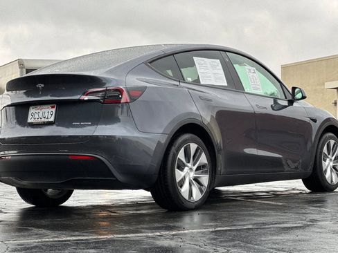 Used 2022 Tesla Model Y Long Range image 4