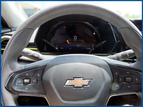 Used 2025 Chevrolet Trax LT FWD image 14