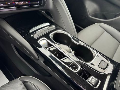 Used 2023 Buick Envision Essence image 11