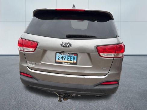 Used 2016 Kia Sorento LX image 6