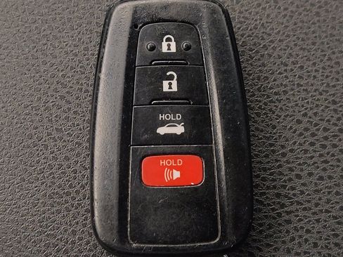 Used 2018 Toyota Camry XSE FWD image 32