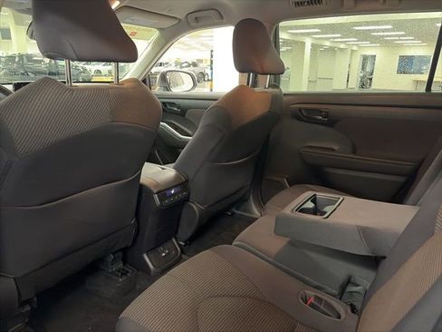 Used 2023 Toyota Highlander LE image 13