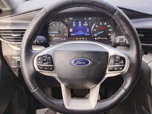 Used 2022 Ford Explorer XLT w/ Equipment Group 202A AWD/4WD image 47