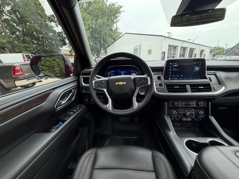 Used 2024 Chevrolet Tahoe LT w/ Luxury Package AWD/4WD image 2