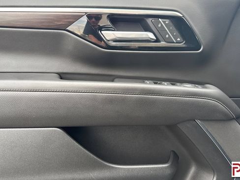 Certified 2025 Chevrolet Tahoe Premier AWD/4WD image 11
