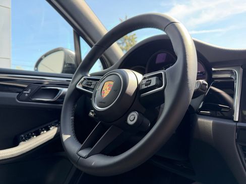 Certified 2026 Porsche Macan AWD/4WD image 21