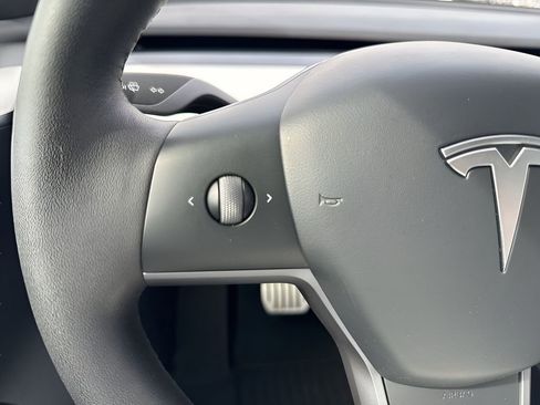 Used 2022 Tesla Model Y Performance image 17