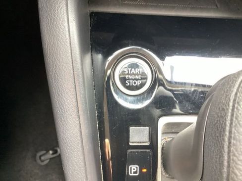 Used 2025 Nissan Versa SV FWD image 19