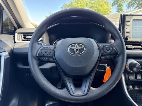 Used 2019 Toyota RAV4 LE AWD/4WD image 26