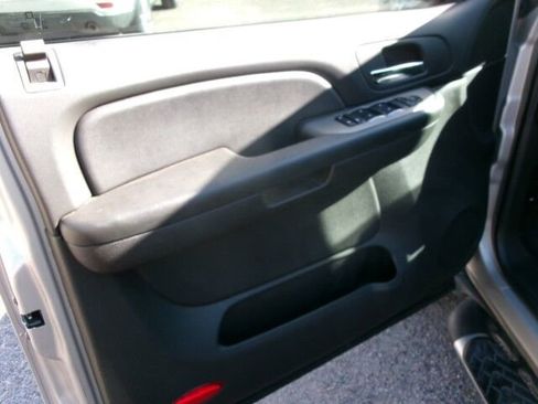 Used 2009 Chevrolet Avalanche LT w/ Suspension Package, Off-Road image 15