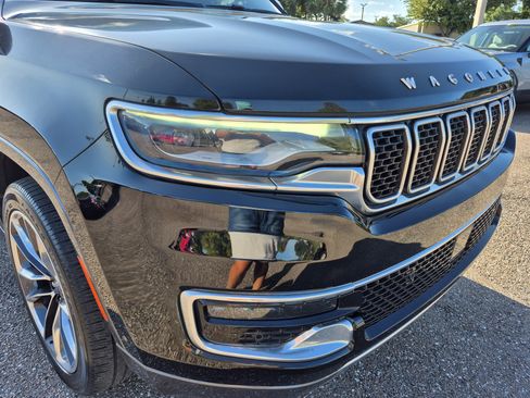Used 2022 Jeep Wagoneer Series III w/ Premium Group I AWD/4WD image 11