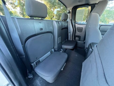 Used 2023 Nissan Frontier S image 32