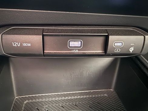 Used 2023 Kia Niro SX image 13