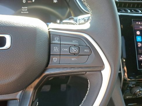 Certified 2025 Jeep Grand Cherokee L Altitude AWD/4WD image 10