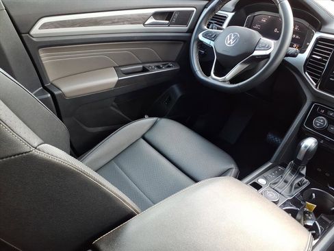 Used 2023 Volkswagen Atlas Cross Sport SE image 16