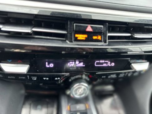 Used 2023 Acura MDX SH-AWD w/ Technology Package image 21