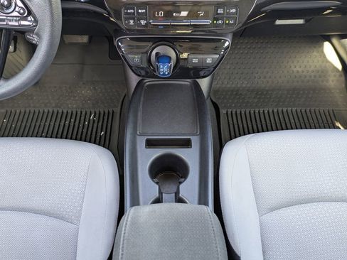 Used 2022 Toyota Prius LE FWD image 17
