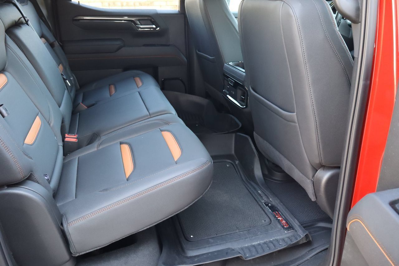 Used 2025 GMC Sierra 1500 AT4 w/ AT4 Premium Package AWD/4WD image 17