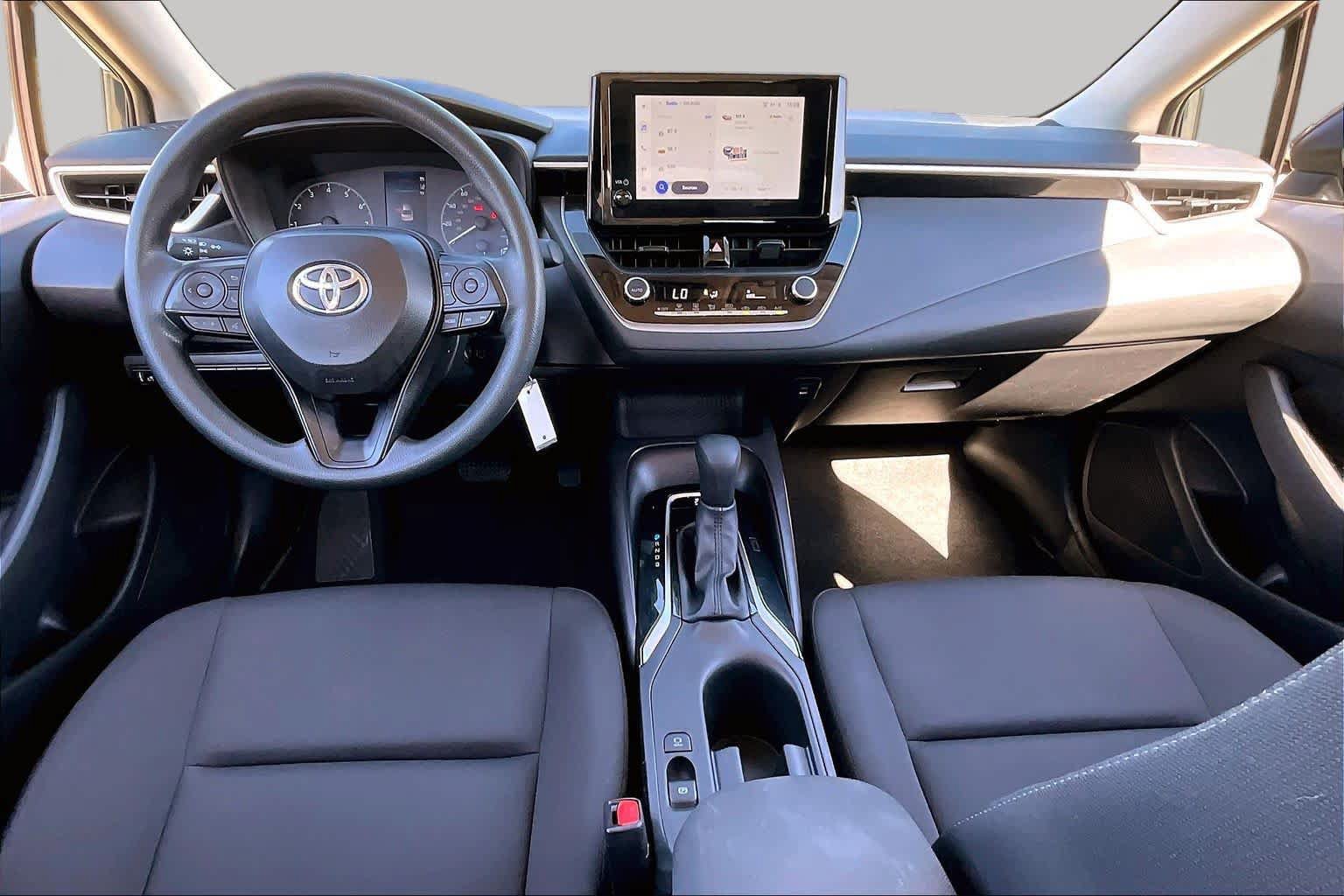 Used 2025 Toyota Corolla LE FWD image 15