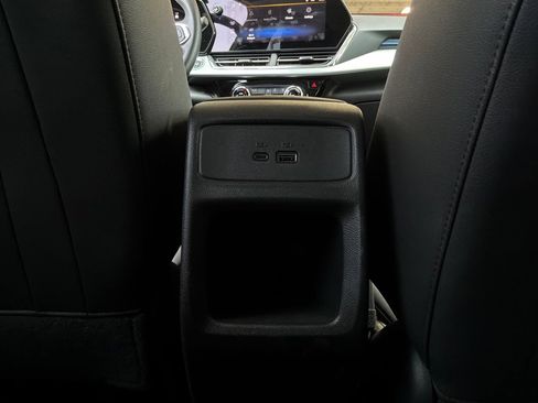 Used 2025 Chevrolet Trax LT w/ LT Convenience Package FWD image 12