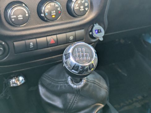 Used 2017 Jeep Wrangler Sahara w/ Connectivity Group image 28