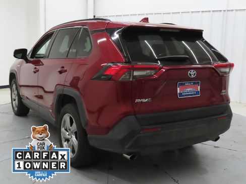 Used 2021 Toyota RAV4 XLE Premium image 5