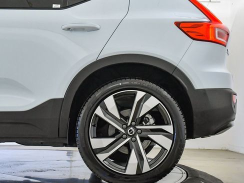 Certified 2025 Volvo XC40 B5 Plus w/ Climate Package image 11