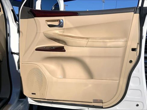 Used 2013 Lexus LX 570 4WD image 21