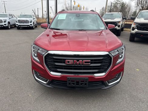 Used 2024 GMC Terrain SLE w/ Driver Convenience Package image 8