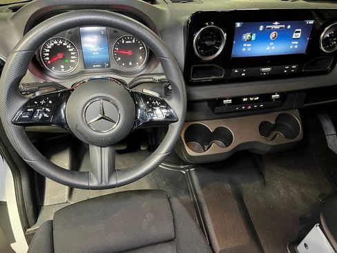 Used 2025 Mercedes-Benz Sprinter 2500 image 37