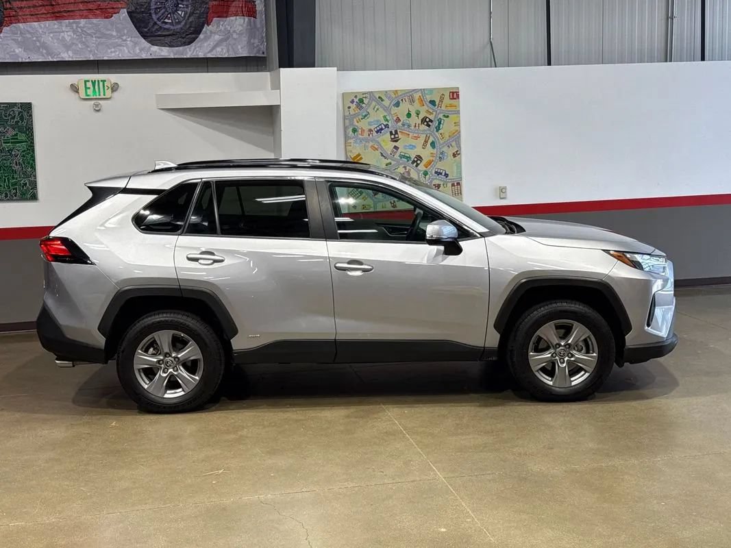 Used 2022 Toyota RAV4 XLE w/ Convenience Package AWD/4WD image 40