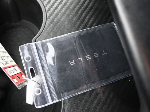 Used 2022 Tesla Model Y Performance image 10