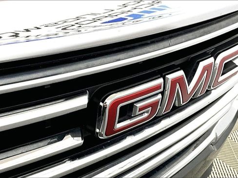 Used 2024 GMC Terrain SLT image 23