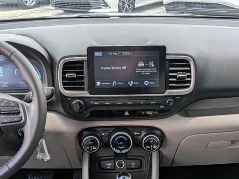 Used 2023 Hyundai Venue SEL FWD image 18