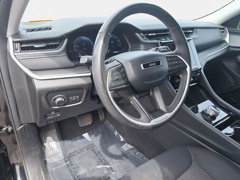Certified 2023 Jeep Grand Cherokee Laredo w/ Luxury Tech Group I AWD/4WD image 17