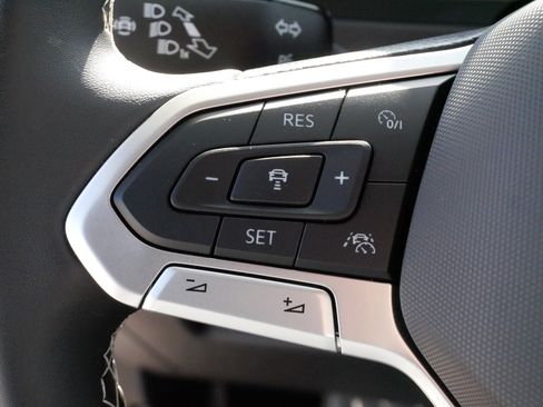 Certified 2024 Volkswagen Tiguan SE w/ Panoramic Sunroof Package image 25