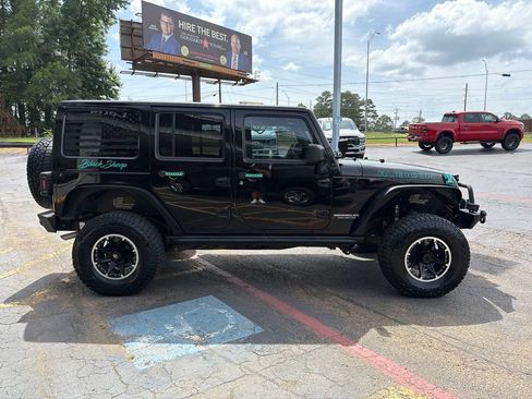Used 2014 Jeep Wrangler Unlimited Rubicon w/ Connectivity Group AWD/4WD image 8