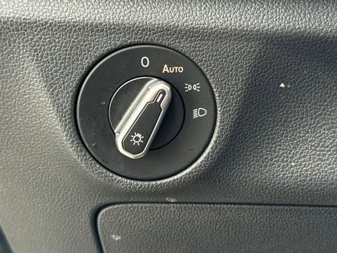 Used 2021 Volkswagen Jetta SE image 29