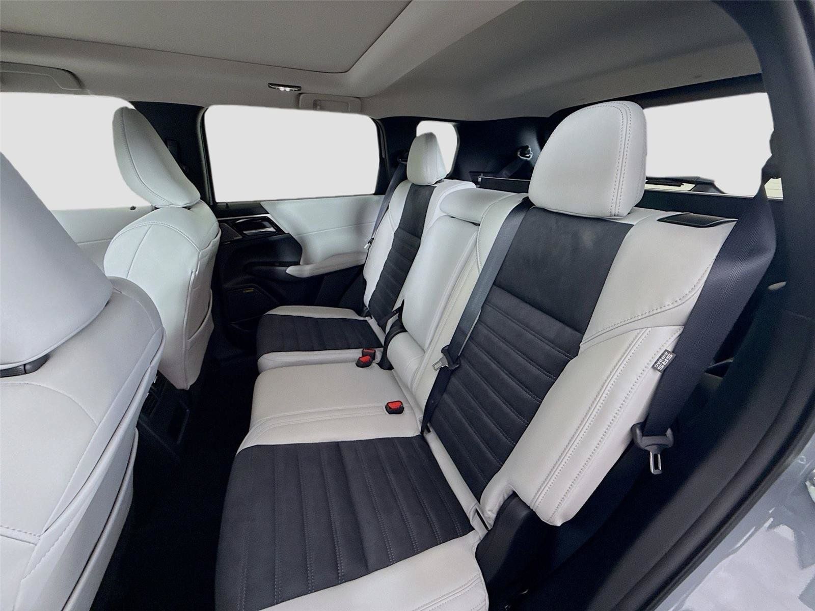 New 2026 Mitsubishi Outlander SE FWD image 20