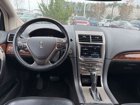 Used 2013 Lincoln MKX Base image 9