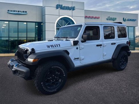 Used 2023 Jeep Wrangler Unlimited w/ Sun & Screen Package image 4